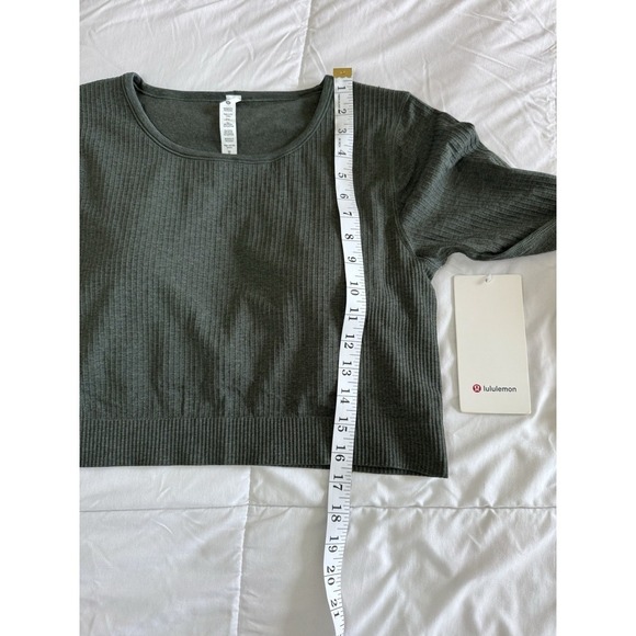 New Lululemon Ebb to Street Sz 12 Long Sleeve Shirt Smoked Spruce Green W/ Bra - Picture 2 of 9